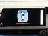 パノラミックビューモニター付きです。車両を上から見たような映像をディスプレイオーディオ画面に表示。運転席からの目視だけでは見にくい、車両周辺の状況をリアルタイムでしっかり確認できます。