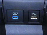 USB充電ポートです。車内でスマホなど電子機器の充電が可能です♪