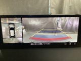 360度モニターは、4つのカメラによる前後左右・俯瞰映像でドライバーからは見えない領域の危険認知をサポート!全周囲の死角を減らし、狭い駐車場や幅寄せ、T字路の進入などの運転の安心感を高めます!
