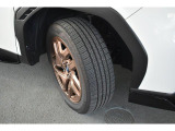 タイヤサイズは225/55R18です。