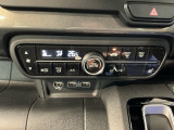 オートエアコンで、毎日のドライブを快適に。温度、風量を自動で調整し、理想的な車内環境を提供します。