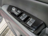 パワーウィンドウのスイッチですよ。運転席に居ながら窓を開け閉めのコントロールできます。