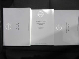 取扱い説明書 整備記録簿です前オ-ナ-の整備歴がわかるため無駄な部品。工賃が発生せず効率の良い整備が行えますまた丁寧に乗っていた証拠でもありますので車両状態の信頼性にもつながってまいります
