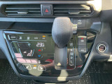 シフトノブの位置がステアリングに近くて、運転しやすいですよ♪♪