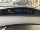運転席から目に入りやすい位置に表示がまとまり、走行に必要な情報を確認しやすいレイアウトです。速度やシフト位置などを見渡せるため、運転中の状況把握に便利です。