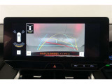 ★更にバックガイドモニターも付いております、ステアリングと連動してガイドラインでも教えてくれますので車庫入れも安心です!「狭い場所や見づらい場所での車庫入れが苦手!」って方に嬉しい装備です♪