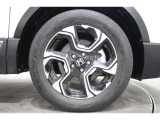 純正のアルミホイールが足元を飾ります!タイヤサイズは235/60R18でございます。