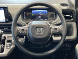 運転している間、長く触れているものだから手になじむハンドルがいいですよね。本革巻のステアリングは乗れば乗るほど手になじんでいきます。