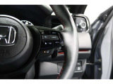 Hondaセンシングの機能のひとつ、アダプティブクルーズコントロール付!アクセルから足を離しても設定したスピードと前車との車間を保ち走行してくれます!車線維持もアシスト☆高速道路で疲労軽減ですね☆
