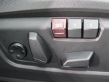 【メモリー機能付きパワーシート】運転手が代わってもボタン一つで設定ポジションに。常にご自身のドライブ設定が整います。