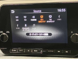 【メーカーナビ】9インチの大画面モニターを搭載し、Apple CarPlayへのワイヤレス接続やAndroid Autoにも対応。