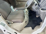 運転席シートです!!破れも切れも無くキレイです!!