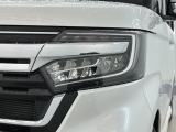 LEDヘッドライトは、点灯の瞬間から最大光量を発揮し、突然暗くなるトンネルなどでの安定感を高めます。