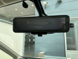 【スマートルームミラー】バックドアについてますカメラと連動して、後方の映像がルームミラーに映ります。
