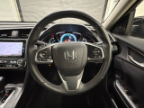 ハンドルにHondaセンシング系のクルーズコントロールやレーンキープアシストなどのスイッチと、オーディオの操作スイッチが装備されています。ハンドルから手を離さず安全に操作できます。