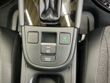 パーキングブレーキはスマートな電子制御式と合わせて渋滞時等にブレーキペダルから足を離しても停車状態を保持してくれるオートブレーキホールド機能で運転が楽になります。スタートはアクセルペダルを踏むだけ