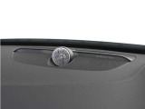 【Bowers&Wilkins ハイフィデリティ・オーディオシステム】精密にチューニングされたHi-Fiスピーカーと、革新的なフレッシュエア・サブウーファーを搭載。臨場感あふれるサウンドを届けます。