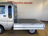 荷台アオリは3方向開き!フラットな荷台で効率よく荷物を積み降ろし出来ます!