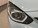 LEDヘッドライトは、点灯の瞬間から最大光量を発揮し、突然暗くなるトンネルなどでの安定感を高めます。