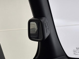 死角を減らす「ピタ駐ミラー」で見えにくい左前方を確認できるので幅寄せや駐車の際に大活躍!