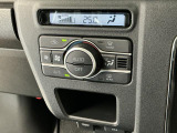 【オートエアコン】AUTOボタンを押してお好みの温度を設定!快適な室温でドライブをお楽しみいただけます♪