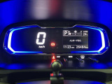 視認性の高いデジタルメーターを採用!必要な情報を分かりやすく伝えてくれます♪