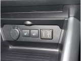運転席と助手席にシートヒーターが付いています。