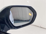 ウインカーミラーにはBSM(ブラインドスポットモニター)を搭載。隣を走る車両が死角に入るとLEDインジケーターを点灯。また、ウィンカーを出すとインジケーターも光って点滅!注意を促してくれます