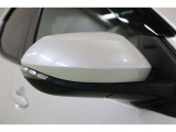 バイカラーでスマートなウインカーミラーです。ウインカーミラーはお洒落なだけでなく、対向車や歩行者からの視認性が良く安全性が向上し、事故防止にもつながります。