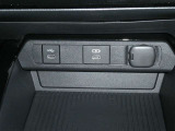 USB端子付き。最近、普及しているUSB。スマホやタブレット以外もUSB充電が増えていますよね。またスマホやメモリー媒体にお手持ちの、貴方のお気に入りの音楽を車内でも楽しめます♪