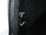 ◆コンビ二フック◆ちょっとした買い物の袋を吊り下げたり、ゴミ袋を吊り下げられるコンビニフックがあり車内を転がらず便利です!