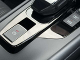 [電動パーキングブレーキ&オートブレーキホールド]信号待ち等で、ブレーキペダルを放しても、ブレーキを保ってくれます!!