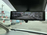 荷物や人でバックミラーが見えずらい時ありませんか?インテリジェントルームミラーはカメラの映像をミラーに映すことができます!