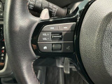 ステアリングにオーディオ操作スイッチが付いています。オーディオ画面に直接タッチしなくても操作が出来ますので、運転に集中できます。