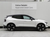 リアウインドー5面にはダークティンテッドガラスを搭載。UVカット機能のみならず、プライバシー保護の役割も果たします。