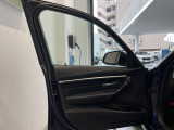 安心のBMW認定中古車は100項目の箇所を徹底的にチェック致します。機械的な箇所や電気系、コンピューターなどをご納車前に点検し、交換基準に達した部品は全て新品に修理返品した後にご納車致します