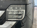 LEDヘッドライトは、点灯の瞬間から最大光量を発揮し、突然暗くなるトンネルなどでの安定感を高めます。