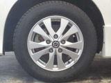 純正アルミホイール付き!足元もかっこよくきまっています☆