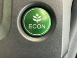 ECONスイッチ操作でエンジンやミッション、エアコンなどを総合的に制御、燃費をよくするようクルマが頑張ります。