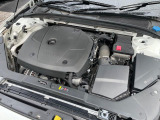 【T5エンジン(2.0L直列4気筒直噴ターボエンジン)】高回転では優れたレスポンスと伸びやかなドライビングフィールが特徴のハイパフォーマンスエンジン。一味、二味違う本物志向のあなたへ&hellip;