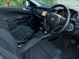 八光AUTO MOTIVEの強みはサポート力です。これまで培ってきた経験と技術力、スピードを生かして、お客様ひとりひとりを八光AUTO MOTIVE全店でサポートさせて頂きます。