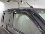 ★ドアバイザー★雨天時に窓を開けても濡れにくく車内に雨が入り込むのを防ぎながら換気ができます(^^♪