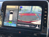 まるで真上から見ているような、視認性の良いアラウンドビューモニターです。駐車が苦手な方でもこれでらくらく駐車できますよ。