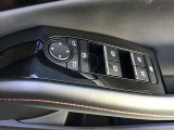 パワーウィンドウやドアミラーのスイッチ等は運転席右側へ集中してます