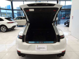 Porsche認定中古車を多数展示しております。お気軽にお問い合わせください【Porsche center滋賀】