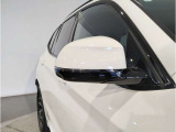 ドアミラーにはLEDウインカーが埋め込まれており、対向車からの視認性を高めております。