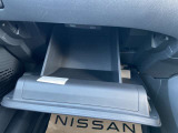 グローブボックスは奥行きがあり、日常品や車検証、その他の収納に便利です!