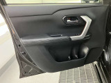 パワーウィンドウのスイッチですよ。運転席に居ながら窓を開け閉めのコントロールできます。