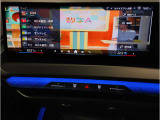 【ⅰドライブナビゲーション】文字情報も鮮明に表示する高解像度カラーディスプレイを採用。視認性に優れた地図デザインと特徴的な建造物を目印にした描写表示で現在位置を把握できます。地図データの更新も可能です