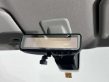 スマートルームミラー:車内の状況に関わらず、車両後方にあるカメラの映像をルームミラーに映します。